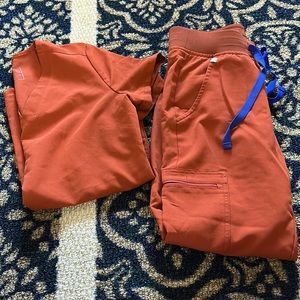 Figs scrub set in Auburn